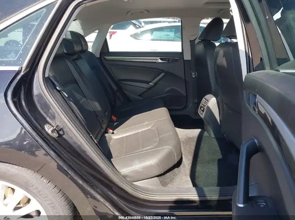 1VWBT7A38HC046667 2017 VOLKSWAGEN PASSAT - Image 8