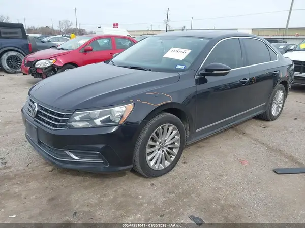 1VWBT7A38HC049858 2017 VOLKSWAGEN PASSAT - Image 2