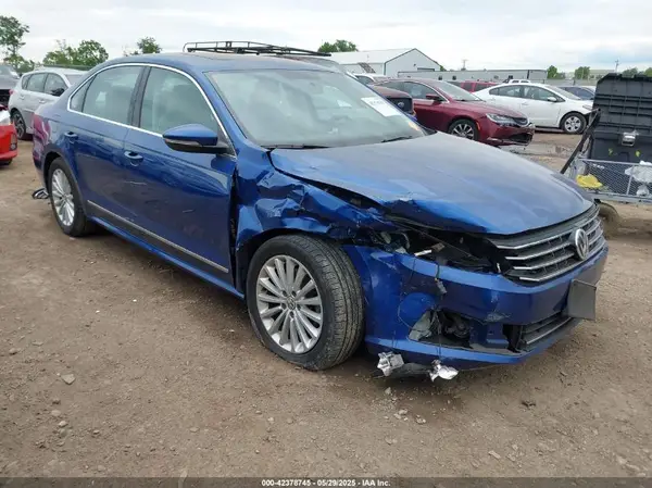 1VWBT7A38HC052307 2017 VOLKSWAGEN PASSAT - Image 1