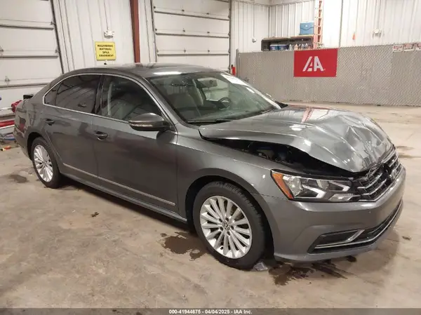 1VWBT7A38HC054123 2017 VOLKSWAGEN PASSAT - Image 1