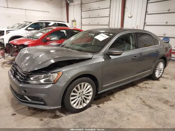 1VWBT7A38HC054123 2017 VOLKSWAGEN PASSAT - Image 2