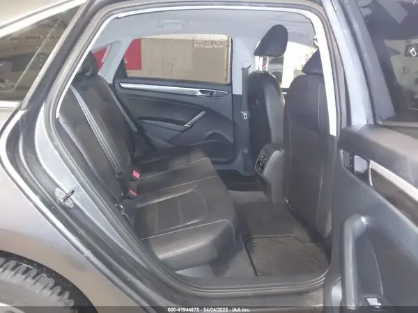 1VWBT7A38HC054123 2017 VOLKSWAGEN PASSAT - Image 8