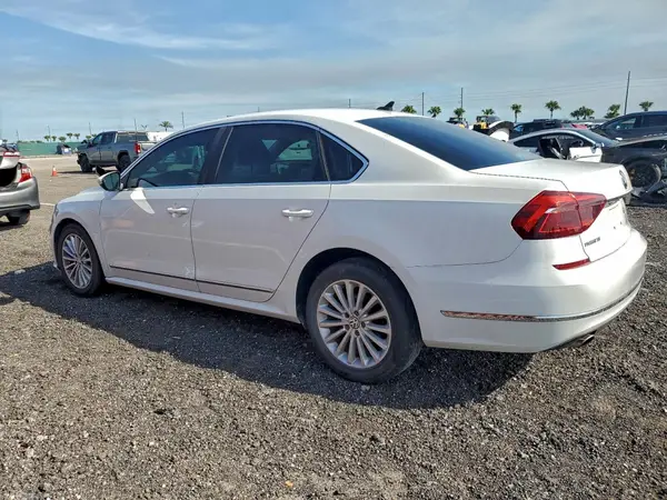 1VWBT7A38HC071844 2017 VOLKSWAGEN PASSAT - Image 2