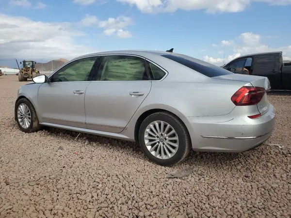 1VWBT7A38HC073951 2017 VOLKSWAGEN PASSAT - Image 2