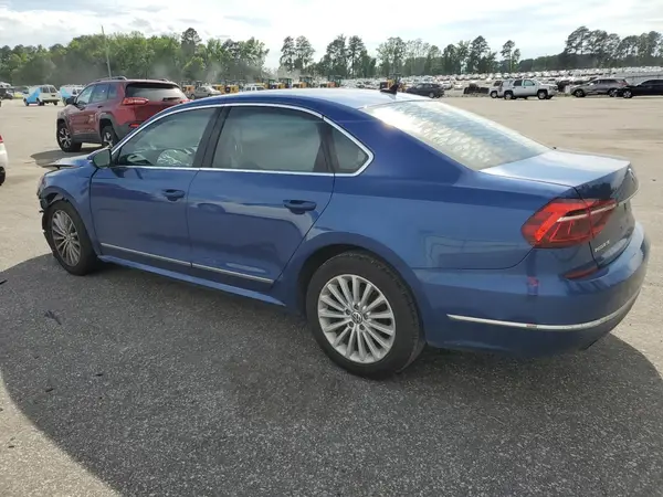 1VWBT7A38HC074579 2017 VOLKSWAGEN PASSAT - Image 2