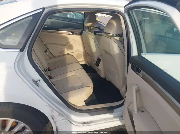 1VWBT7A39GC002806 2016 VOLKSWAGEN PASSAT - Image 8