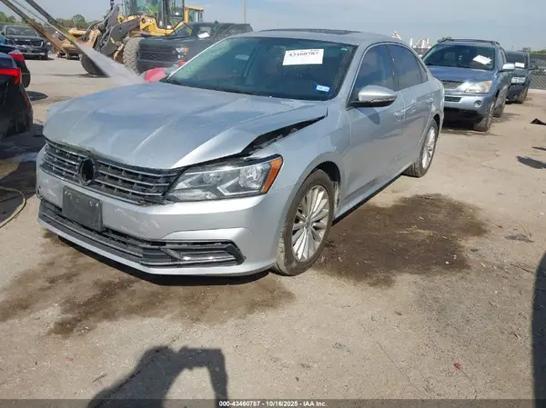 1VWBT7A39GC008704 2016 VOLKSWAGEN PASSAT - Image 2
