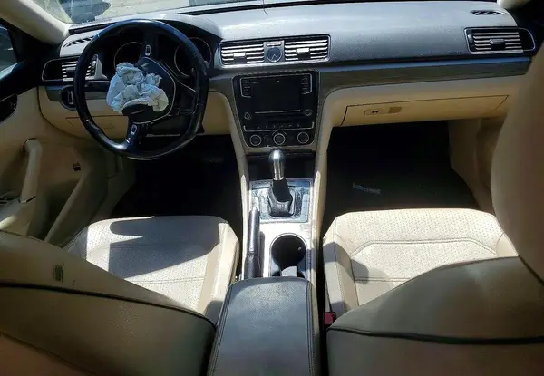 1VWBT7A39GC010100 2016 VOLKSWAGEN PASSAT - Image 8