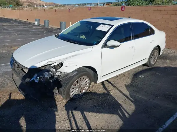 1VWBT7A39GC011988 2016 VOLKSWAGEN PASSAT - Image 2