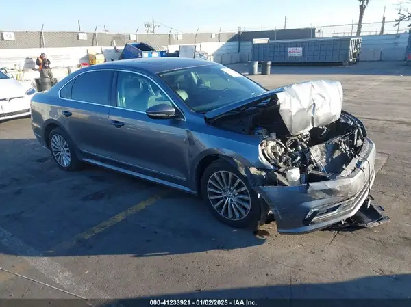 1VWBT7A39GC015426 2016 VOLKSWAGEN PASSAT - Image 1