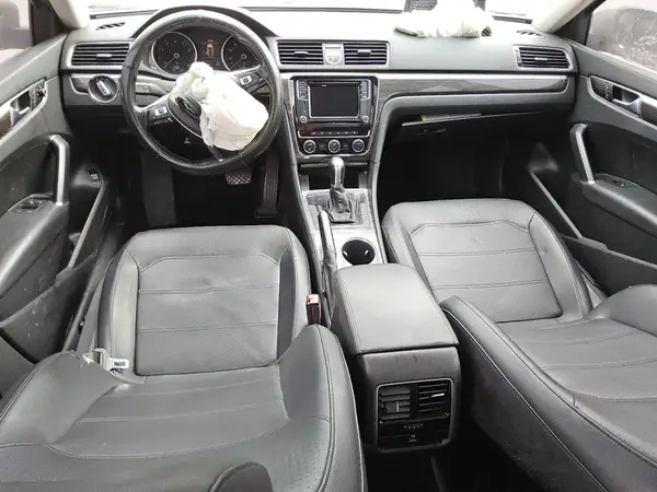 1VWBT7A39GC016995 2016 VOLKSWAGEN PASSAT - Image 8