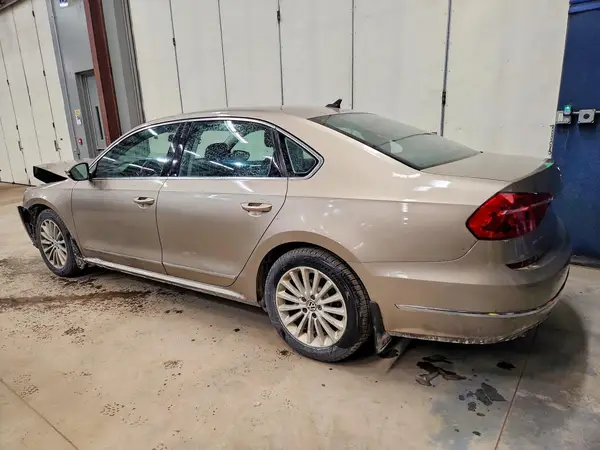 1VWBT7A39GC018293 2016 VOLKSWAGEN PASSAT - Image 2