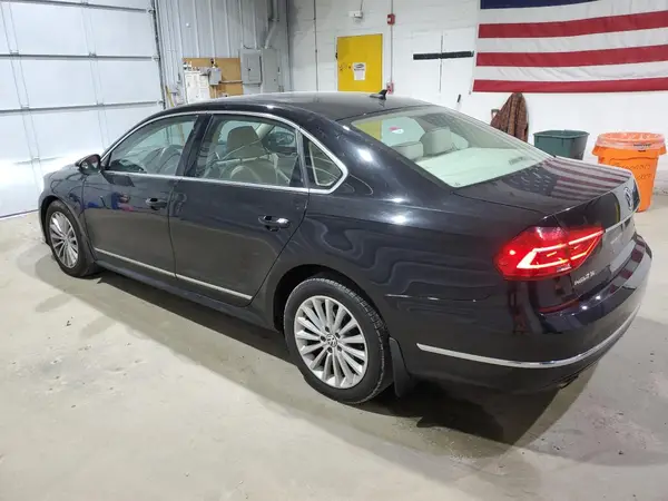 1VWBT7A39GC025938 2016 VOLKSWAGEN PASSAT - Image 2