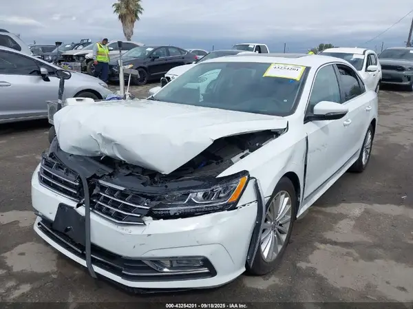 1VWBT7A39GC063380 2016 VOLKSWAGEN PASSAT - Image 2
