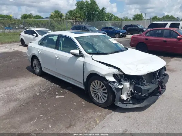 1VWBT7A39GC069860 2016 VOLKSWAGEN PASSAT - Image 1
