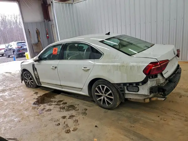 1VWBT7A39HC002516 2017 VOLKSWAGEN PASSAT - Image 2