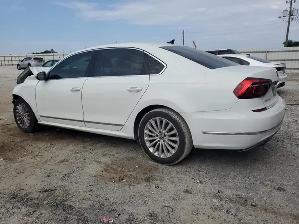 1VWBT7A39HC002564 2017 VOLKSWAGEN PASSAT - Image 2