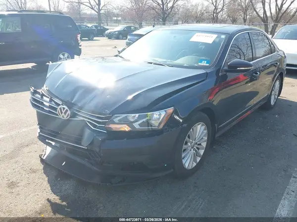 1VWBT7A39HC004184 2017 VOLKSWAGEN PASSAT - Image 2