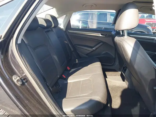 1VWBT7A39HC004184 2017 VOLKSWAGEN PASSAT - Image 8