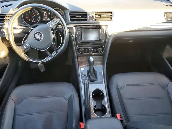 1VWBT7A39HC009059 2017 VOLKSWAGEN PASSAT - Image 8
