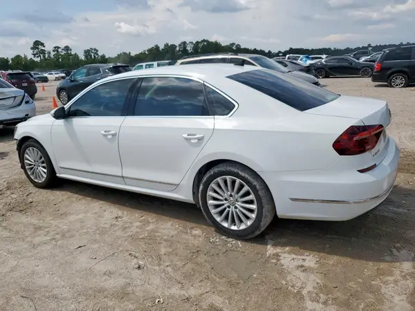 1VWBT7A39HC014388 2017 VOLKSWAGEN PASSAT - Image 2