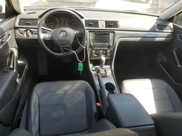 1VWBT7A39HC018022 2017 VOLKSWAGEN PASSAT - Image 8