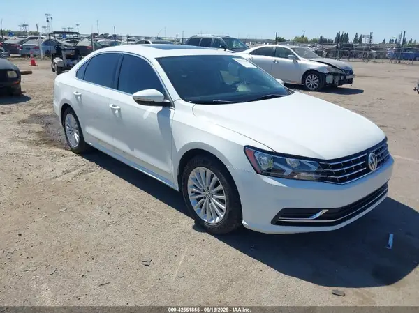 1VWBT7A39HC018666 2017 VOLKSWAGEN PASSAT - Image 1