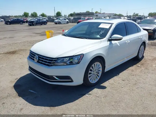 1VWBT7A39HC018666 2017 VOLKSWAGEN PASSAT - Image 2
