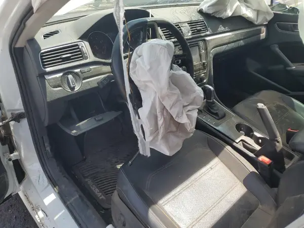 1VWBT7A39HC020577 2017 VOLKSWAGEN PASSAT - Image 8