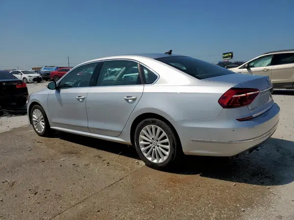 1VWBT7A39HC025519 2017 VOLKSWAGEN PASSAT - Image 2