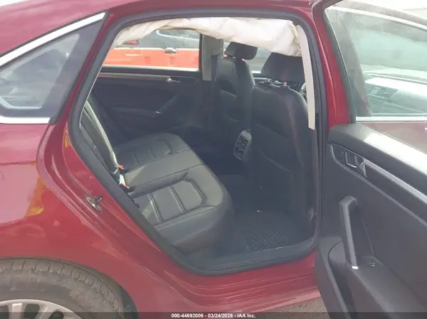 1VWBT7A39HC026279 2017 VOLKSWAGEN PASSAT - Image 8