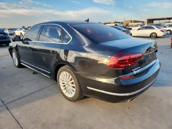 1VWBT7A39HC027867 2017 VOLKSWAGEN PASSAT - Image 2