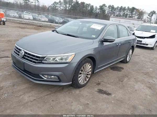 1VWBT7A39HC028601 2017 VOLKSWAGEN PASSAT - Image 2