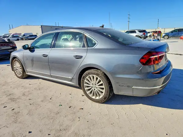 1VWBT7A39HC029635 2017 VOLKSWAGEN PASSAT - Image 2