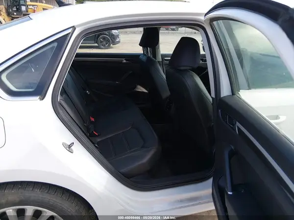 1VWBT7A39HC040750 2017 VOLKSWAGEN PASSAT - Image 8