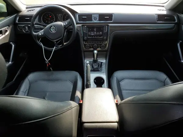 1VWBT7A39HC045527 2017 VOLKSWAGEN PASSAT - Image 8