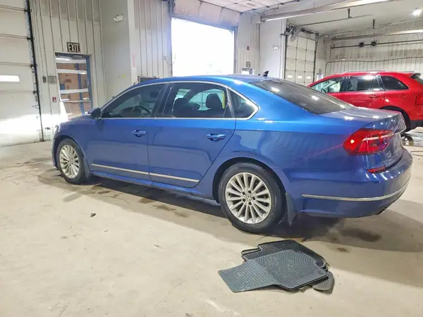 1VWBT7A39HC046063 2017 VOLKSWAGEN PASSAT - Image 2