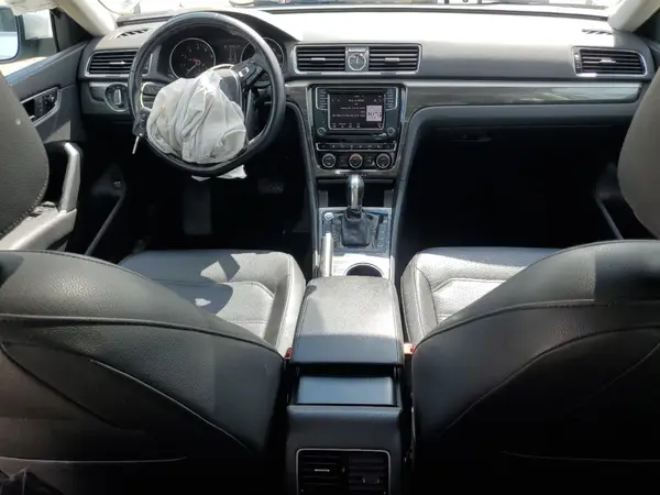 1VWBT7A39HC046175 2017 VOLKSWAGEN PASSAT - Image 8