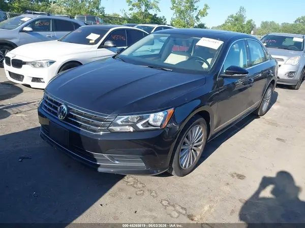 1VWBT7A39HC059928 2017 VOLKSWAGEN PASSAT - Image 2