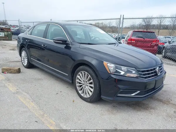 1VWBT7A39HC060545 2017 VOLKSWAGEN PASSAT - Image 1