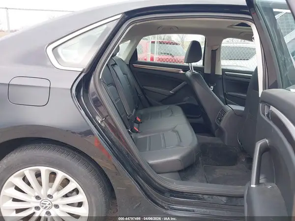 1VWBT7A39HC060545 2017 VOLKSWAGEN PASSAT - Image 8