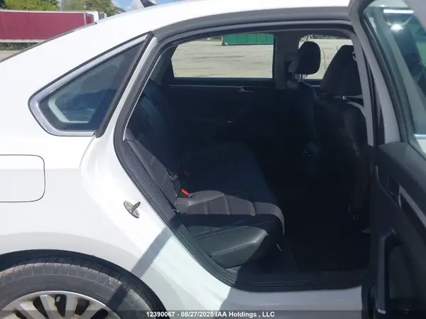 1VWBT7A39HC063249 2017 VOLKSWAGEN PASSAT - Image 8