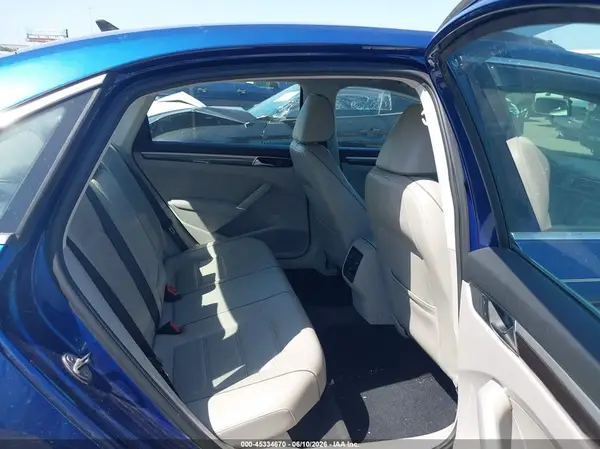 1VWBT7A39HC080083 2017 VOLKSWAGEN PASSAT - Image 8