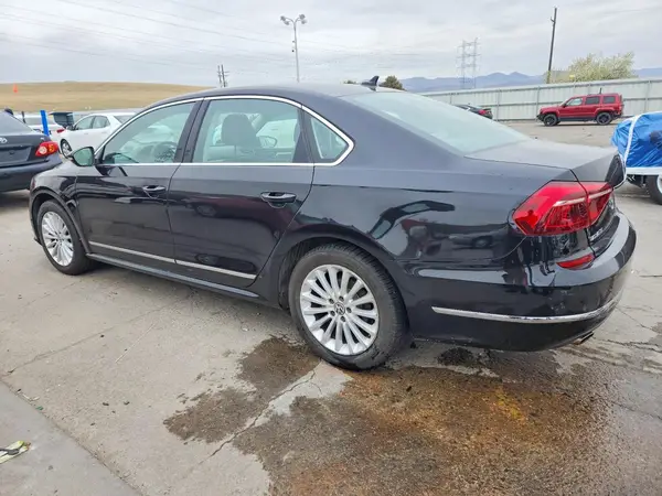 1VWBT7A39HC083842 2017 VOLKSWAGEN PASSAT - Image 2