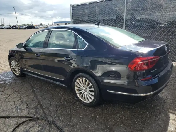 1VWBT7A39HC085543 2017 VOLKSWAGEN PASSAT - Image 2