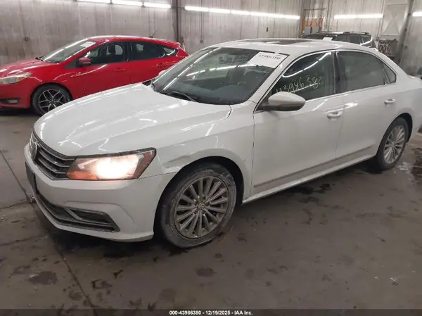 1VWBT7A3XGC011658 2016 VOLKSWAGEN PASSAT - Image 2