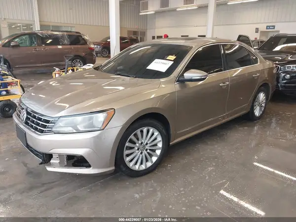 1VWBT7A3XGC014821 2016 VOLKSWAGEN PASSAT - Image 2