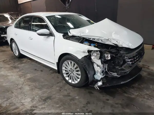 1VWBT7A3XGC016701 2016 VOLKSWAGEN PASSAT - Image 1