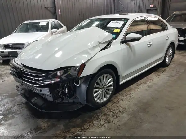 1VWBT7A3XGC016701 2016 VOLKSWAGEN PASSAT - Image 2