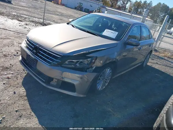 1VWBT7A3XGC021946 2016 VOLKSWAGEN PASSAT - Image 2